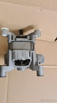 Motor z pračky Bosch + další díly (programátor, čerpadlo, …) - 2