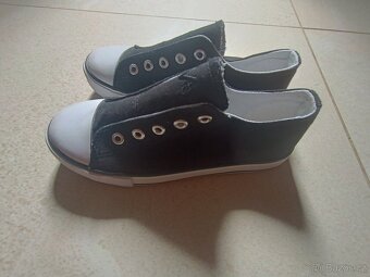 Černé unisex tenisky ve.l 32 - 2