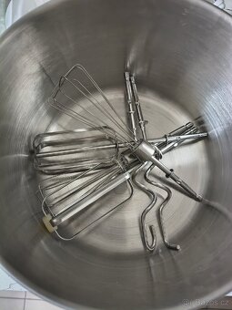 Prodám kuchyňského robota - 2