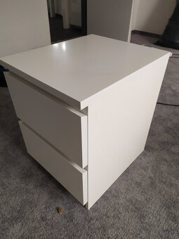 Komoda MALM bíla - 2