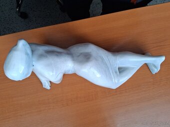 Stara soška z modrého porcelánu - 2