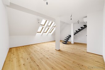 Nová dřevěná střešní okna DAKEA, velikost 78x118 a 78x98 - 2