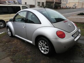 Volkswagen New Beetle - 2