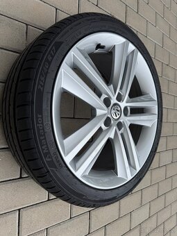 Alu kola 17” 5/100 originál Škoda nové + pneu 215/40/17 - 2