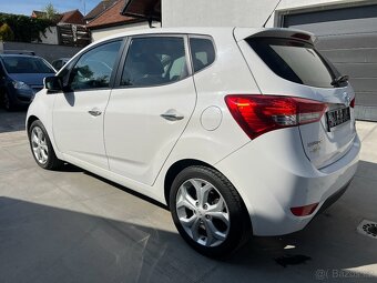 HYUNDAI ix20 1.4i 66 KW 1.MAJ.PDC VYHŘ.SED.2x KOLA 49000km - 2