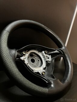 Sportovní volant – zesílený grip, perforovaná kůže, OEM look - 2
