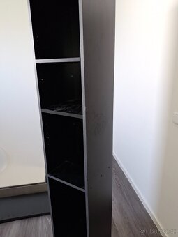 Prodám černou skřÍň - 2