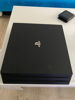 PlayStation 4 PRO - 2