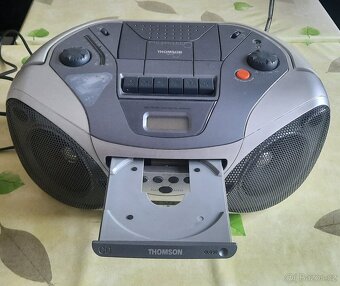 Rádio Thomson s kazetovým a CD přehrávačem. - 2