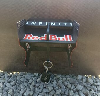 Věšák na klíče inspirovaný zadním křídlem Red Bull RB9 - 2