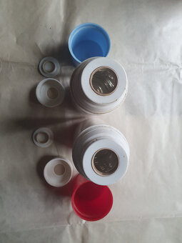 Termosky různých velikostí a rychlovařič - 2