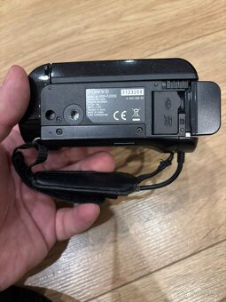 Videokamera Sony HDR-PJ320E s projektorem - 2