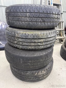 Prodám pneu r15c - 2