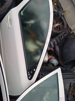 Prodám dveře na škoda Octavia 2 face - 2