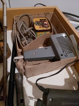 NÁŘADÍ PO ZEMŘELÉM. - 2