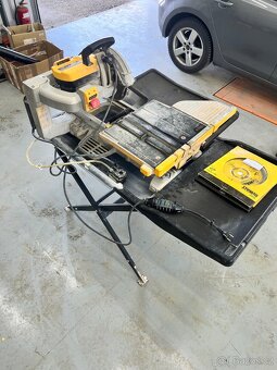 Řezačka na obklady a dlažbu dewalt - 2