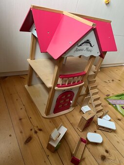 Dřevěný domeček pro panenky - 2