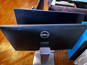 Monitory se stojanem - 2