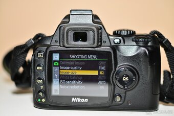 Nikon D40 + příslušenství - 2