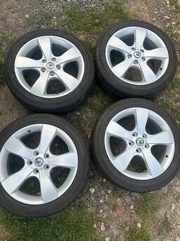 Alu kola Škoda 7j et54 pneu 225/45 R17 - 2
