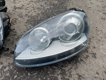 VW Golf 5 - xenony - 2
