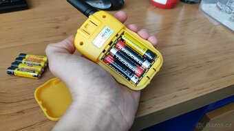 Visačky Walkie talkie a motorola . 4ks - 2