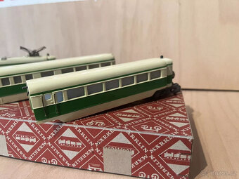 Märklin železniční vůz ST 800 zeleno-béžový Střešní žebra m - 2