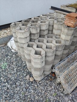 Zatravňovací dlažba beton - 2