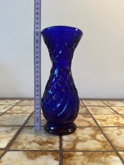 elegantní váza z kobaltového skla - 2