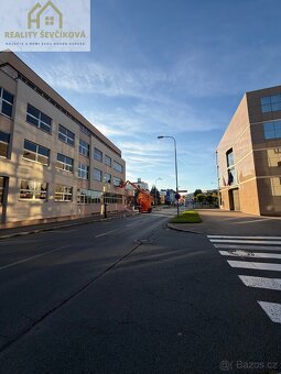 Pronájem obchodního prostoru 127 m² + zpevněná plocha 70 m² - 2