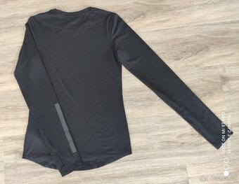DÁMSKÉ SPORTOVNÍ TRIČKO H&M ČERNÉ VELIKOST XS - 2