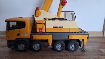 Nákladní auto Scania s jeřábem Liebherr - 2