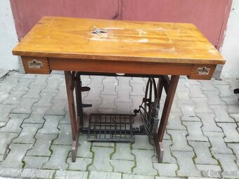 Šicí stroj LADA 121 - 2