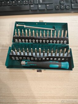 Nářadí minisřoubovák s bity a račna - 2