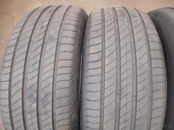 235/55R18 - 2
