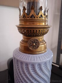 PETROLEJOVÁ LAMPA porcelán - kov - 2
