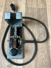 Starý telegrafní klíč na vysílání morseovky - 2
