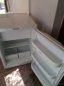 Lednice s mrazákem/Chladnička s mrazícím boxem - výška 85 cm - 2