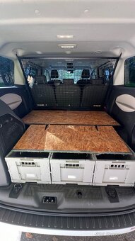 Vestavba Ford Tourneo Custom - 2