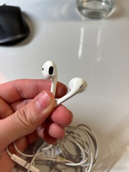 Apple drátová sluchátka - Lightning - 2