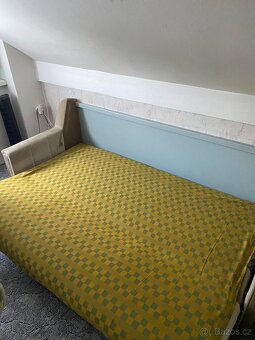 Prodám rozkládací gauč, 2x křeslo a konferenční stolek. - 2