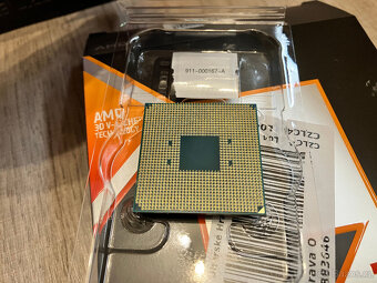 AMD Ryzen 7 5800X3D - v záruce - 2