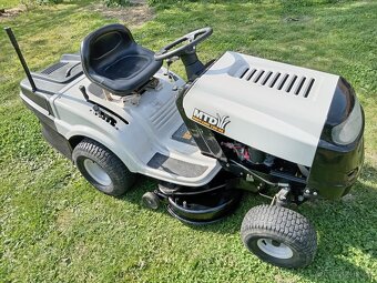 Prodám zahradní traktor MTD, rezervace do zítra dopoledne. - 2