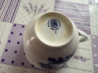 Porcelánové hrnky a talíře - 2