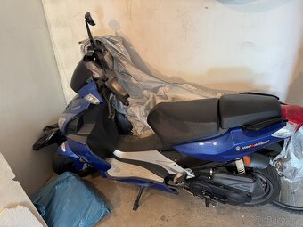 Skútr Capirelli Maximus 50 ccm - 2