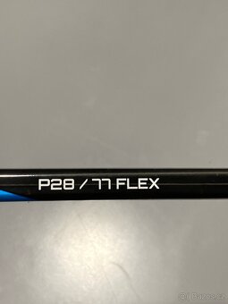 Hokejka nexus e4(sr),záhyb p28 flex 77, pravá - 2
