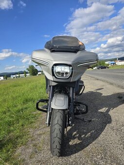 Harley-Davidson Street Glide CVO FLHXSE - 2