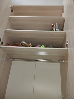 Šatní skříň, 3 police, tyč na ramínka - 2