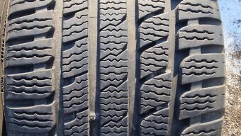 Zimní pneu 225/40/19 Kumho - 2