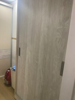 vestavné šatní skříně - 2